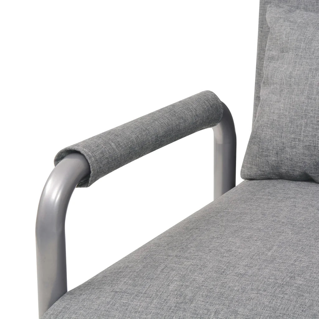 Un Fauteuil Pivotant Inclinable mais également convertible. Disponible en gris clair ou gris foncé.
