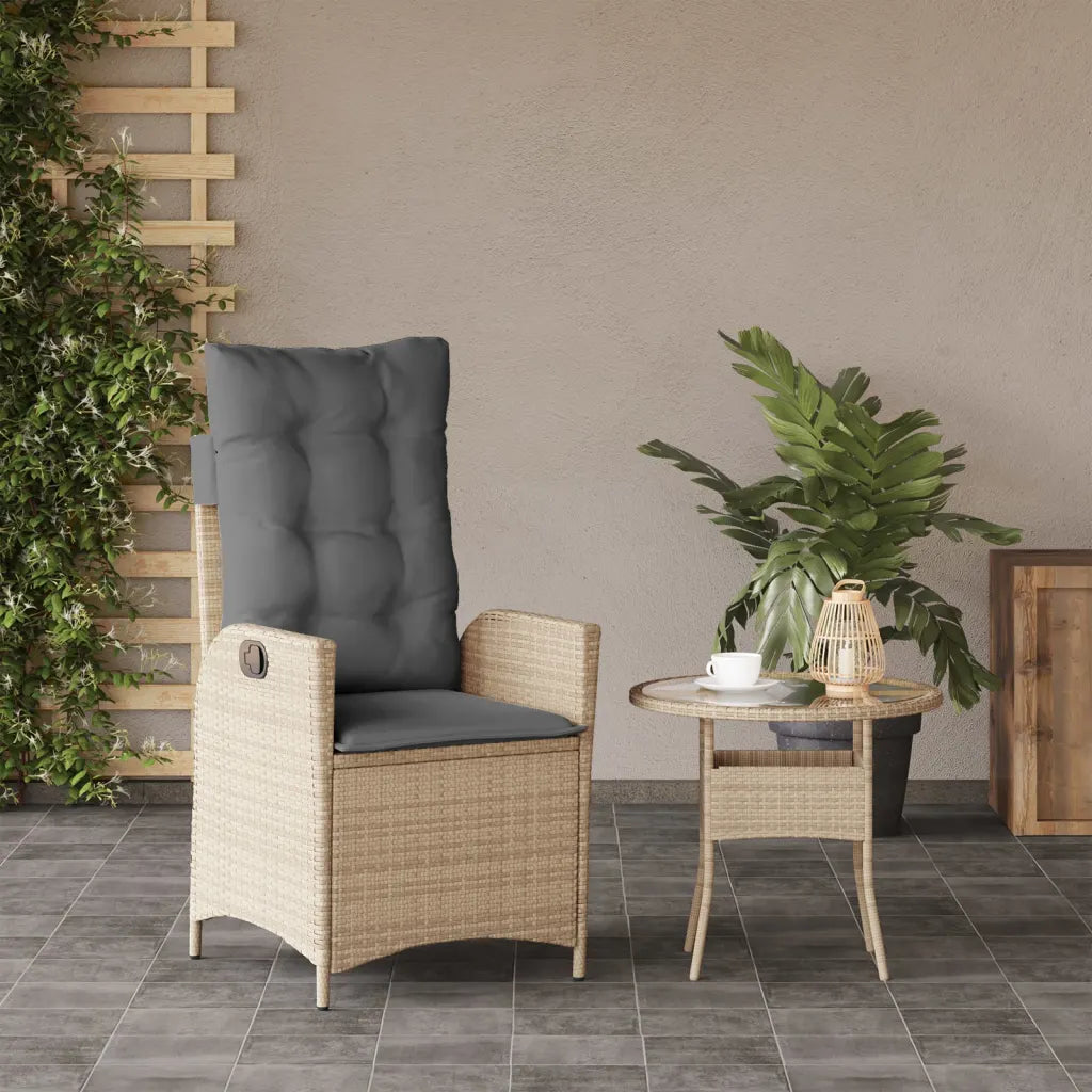 Un Fauteuil de Jardin Inclinable en polyrotin résistant aux intempéries.