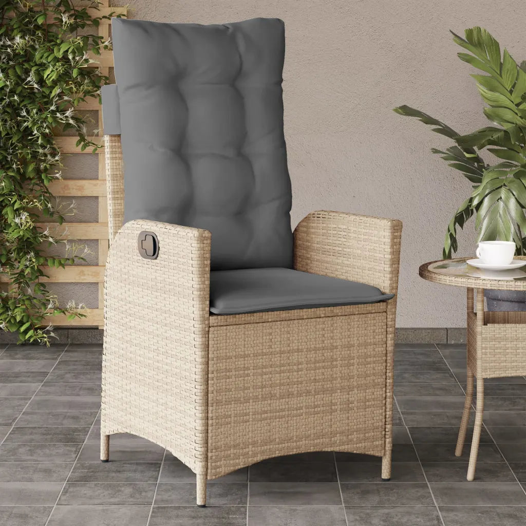 Un Fauteuil de Jardin Inclinable en polyrotin résistant aux intempéries.