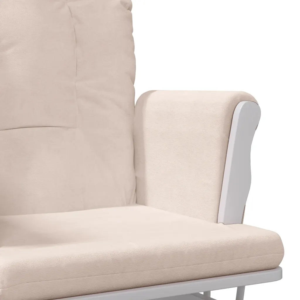 Un Fauteuil de couleur rose clair et blanc, parfait pour les Mamans qui Allaitent.