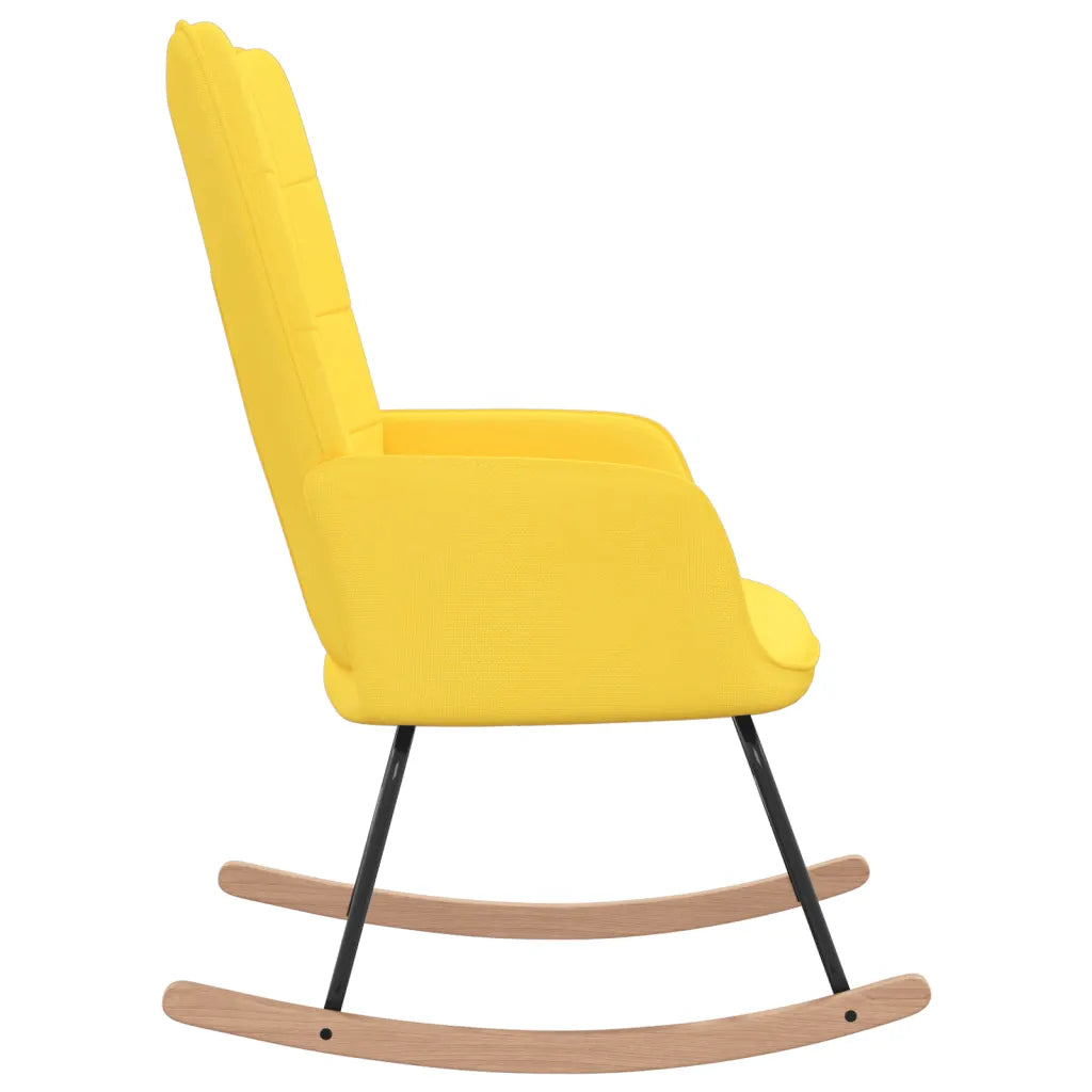 Une Chaise à Bascule au design Scandinave grâce à sa couleur jaune moutarde.