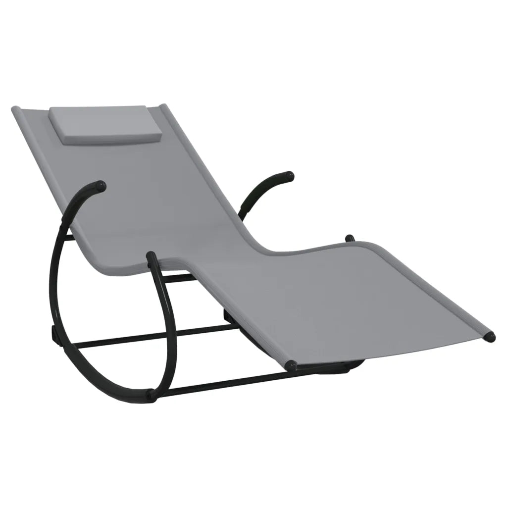 Une Chaise Longue Noire confortable et fonctionnelle pour espace extérieur.