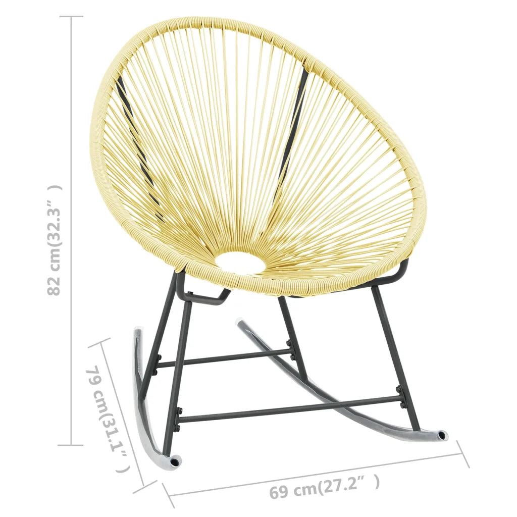 Une Chaise à Bascule en Rotin.