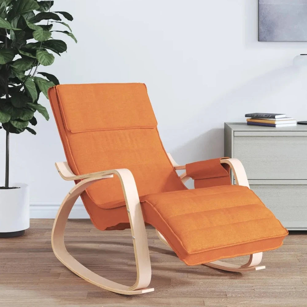 Un Fauteuil Relax de couleur jaune foncé, parfait pour l'Allaitement.