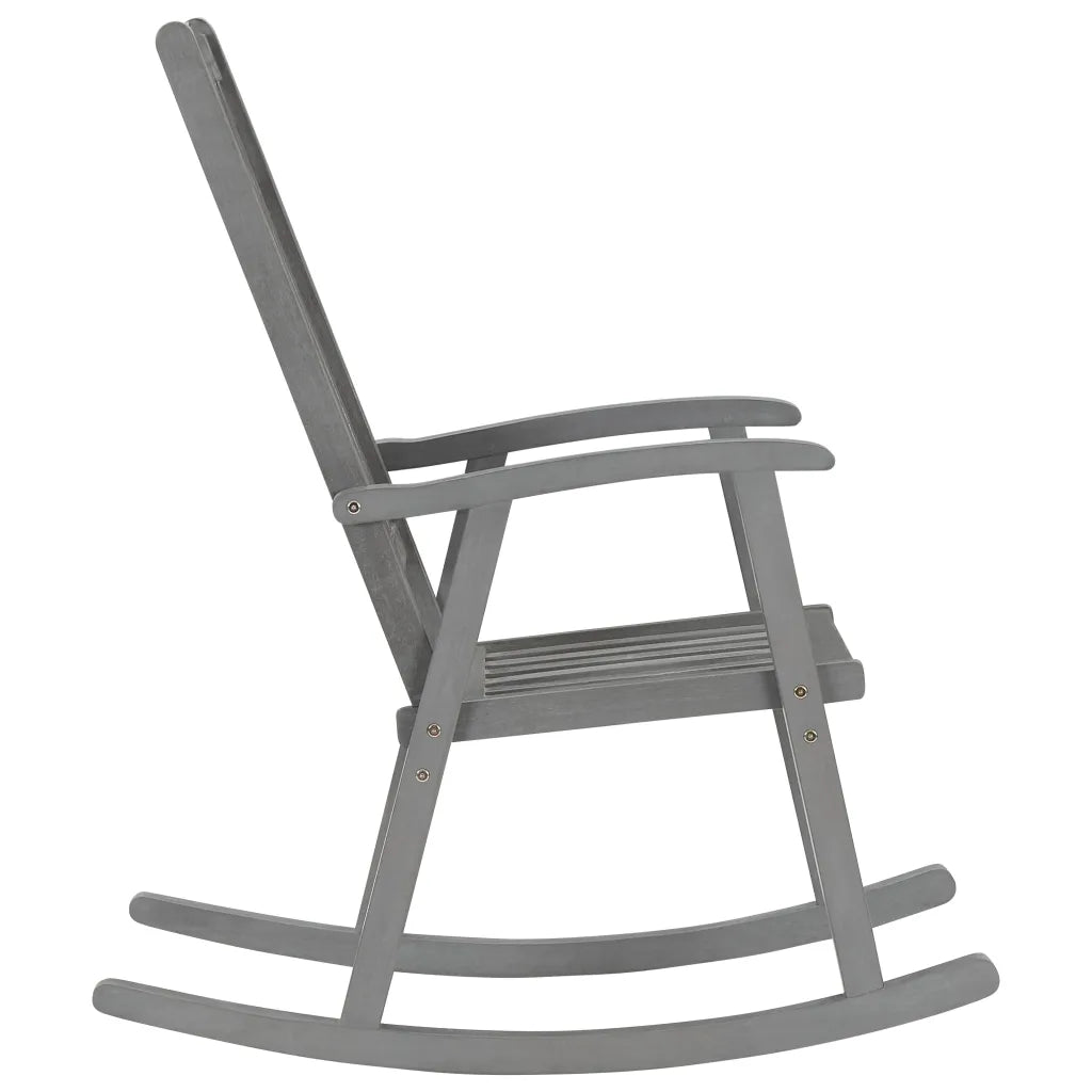 Un Fauteuil à Bascule Gris de style rocking chair à l'américaine.