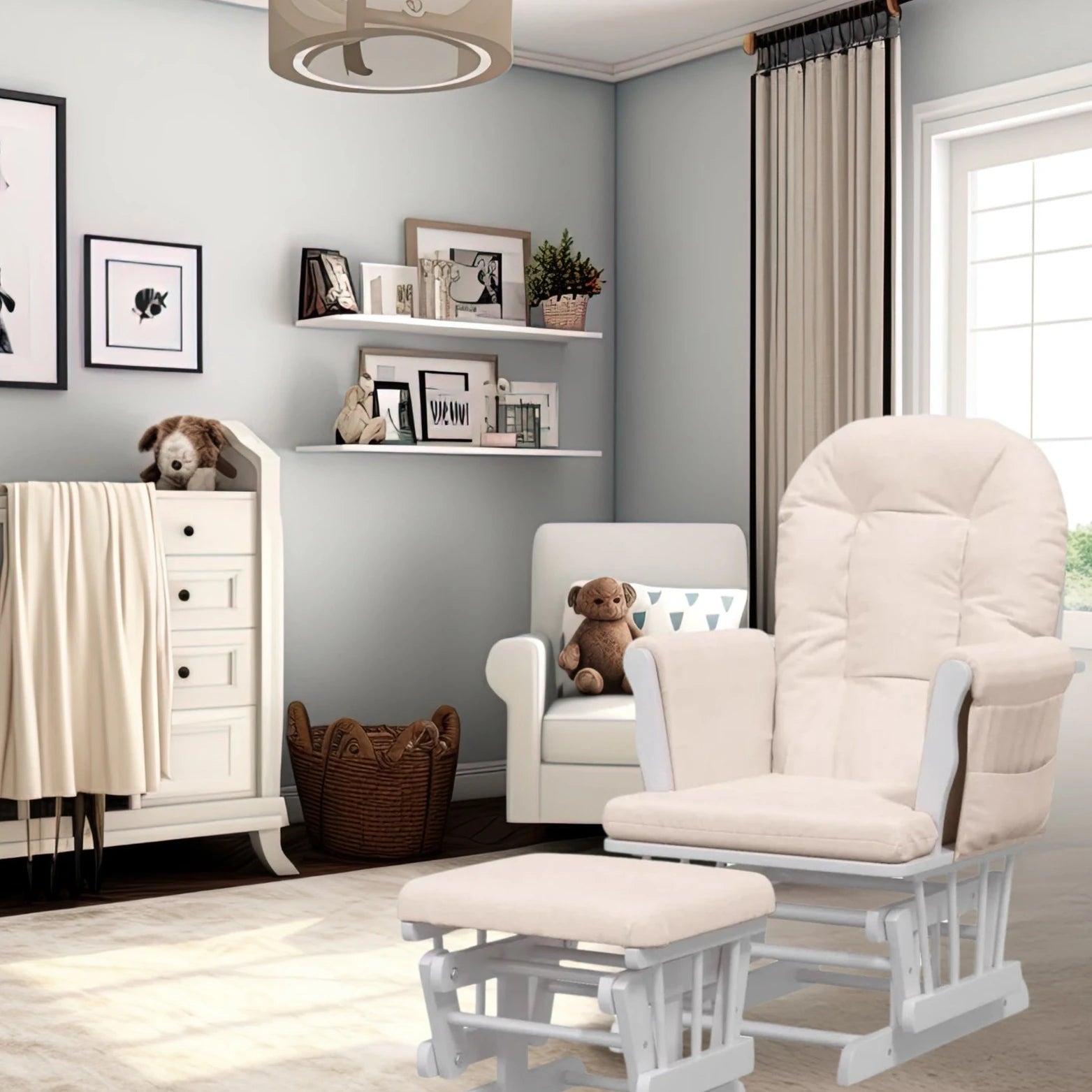 Un Fauteuil de couleur rose clair et blanc, parfait pour les Mamans qui Allaitent.